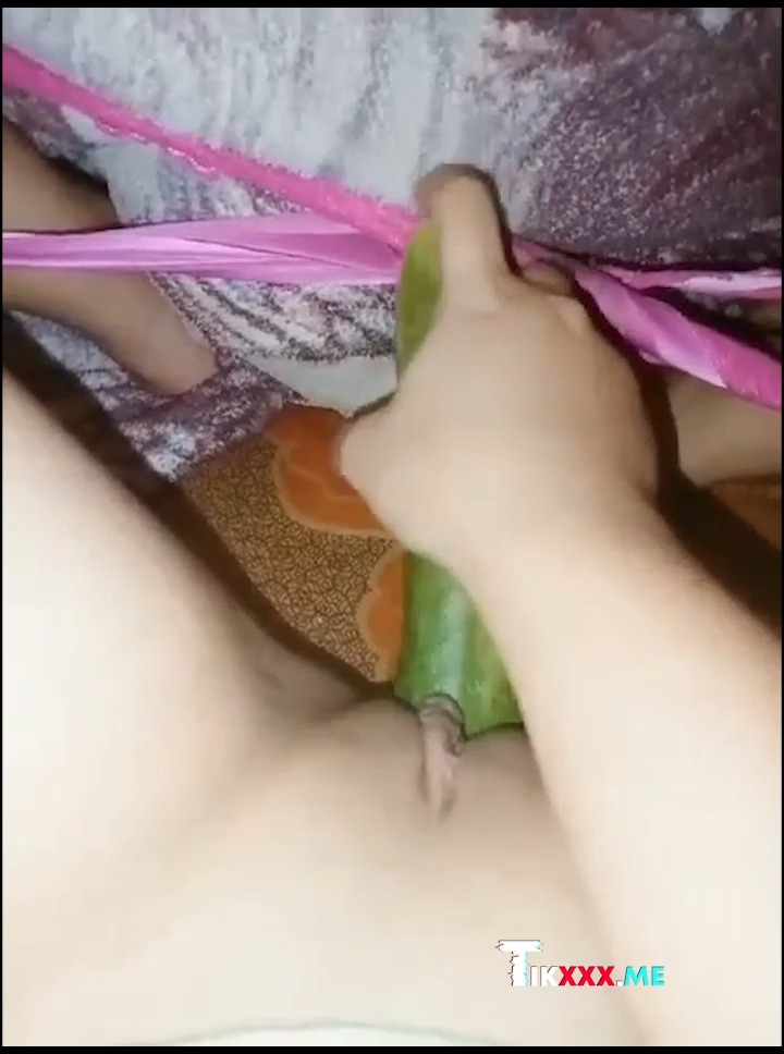 put a long cucumber inside the pussy